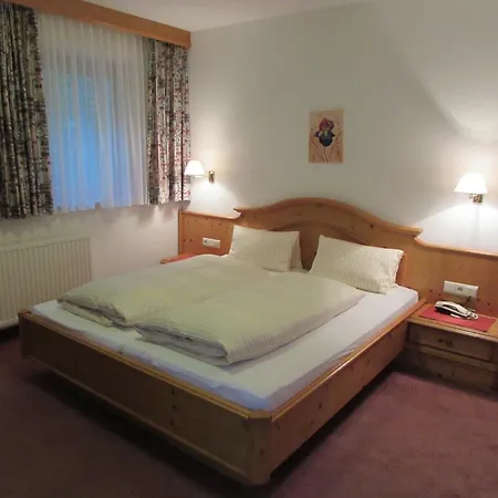 Hotel Paradies Samnaun 3*