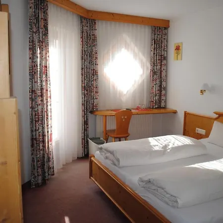 Hotel Paradies Samnaun 3*